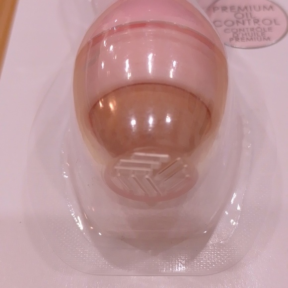 $5 Must-Have Beauty Facial Oil Absorbing Roller - Picture 6 of 7